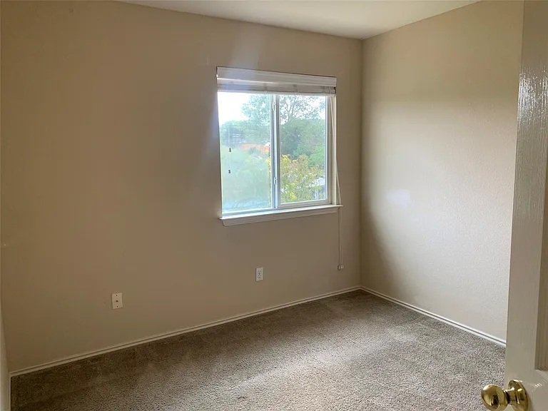 18317 Great Falls Dr — Photo 11