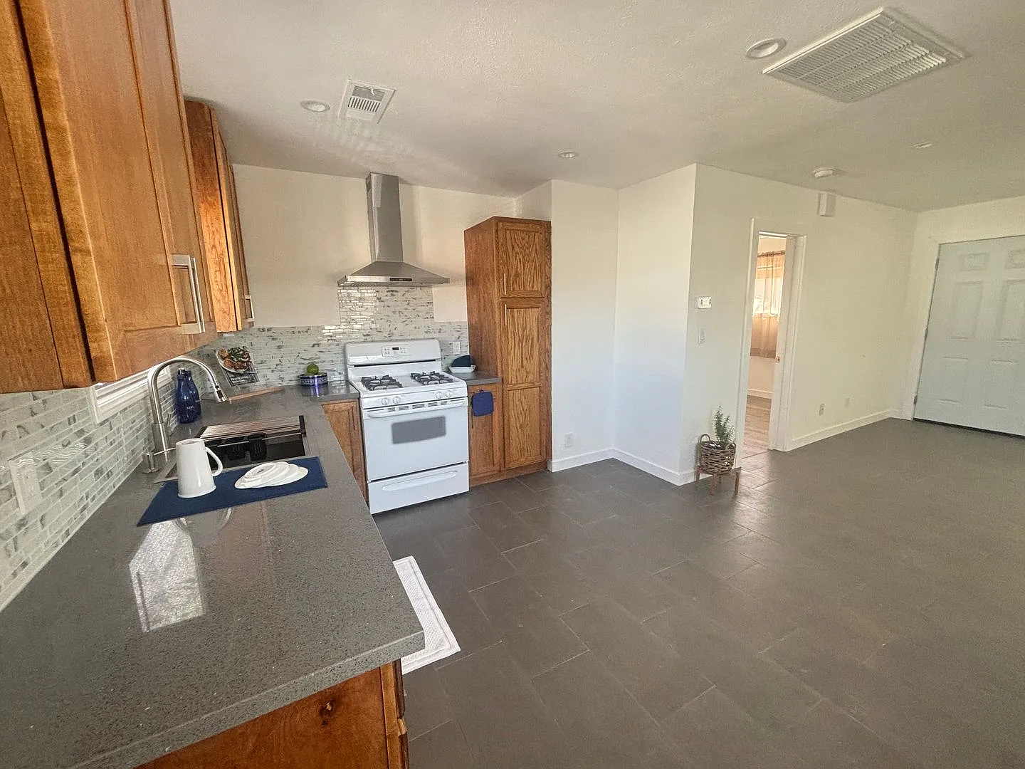West Lancaster Single Story Detached Triplex — Photo 4