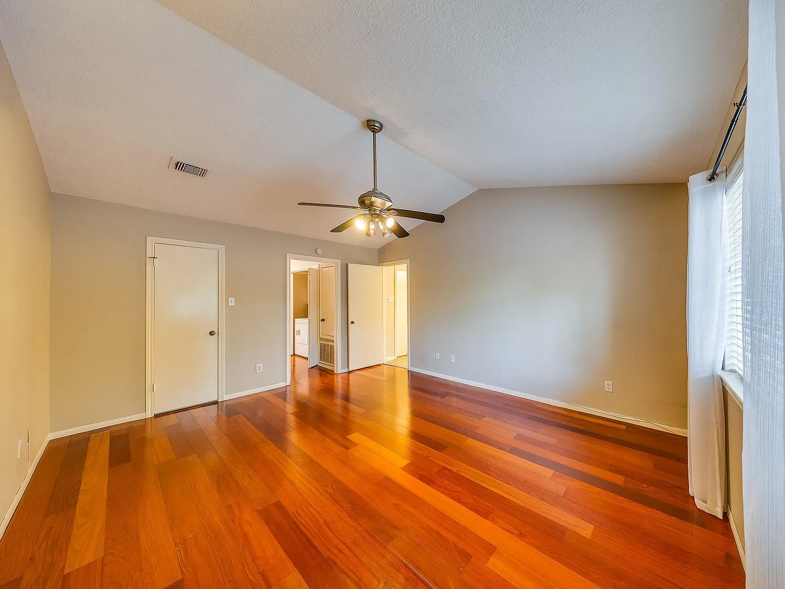 2 bed, 2.0 bath, 1252 sqft, $2,600 — Photo 3