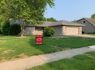 207 Bellerive Rd, Springfield, IL 62704