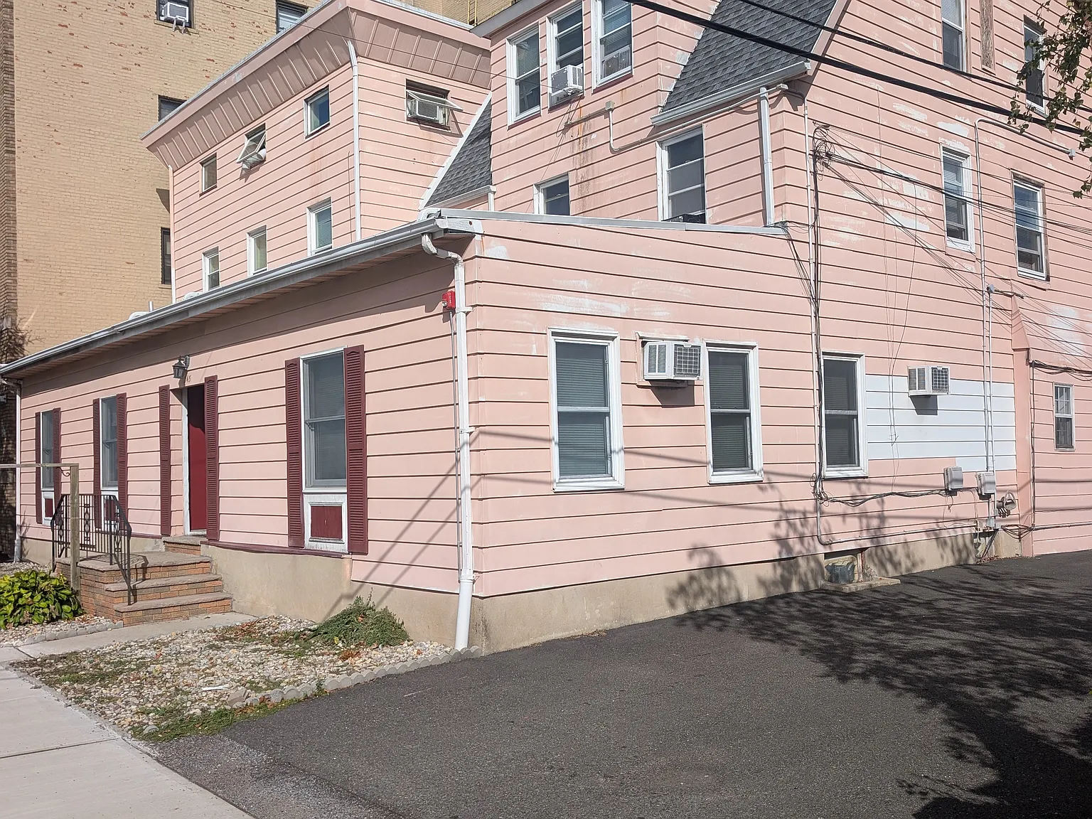 3 bed, $2,500 — Photo 2