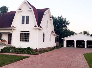 303 W Pine St, Abbotsford, WI 54405