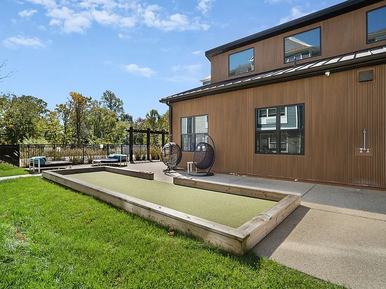 Station Place — Photo 14