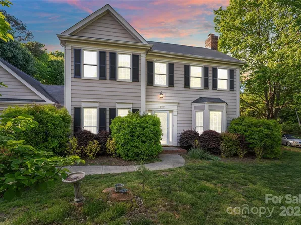 9100 Cameron Wood Dr, Charlotte, NC 28210