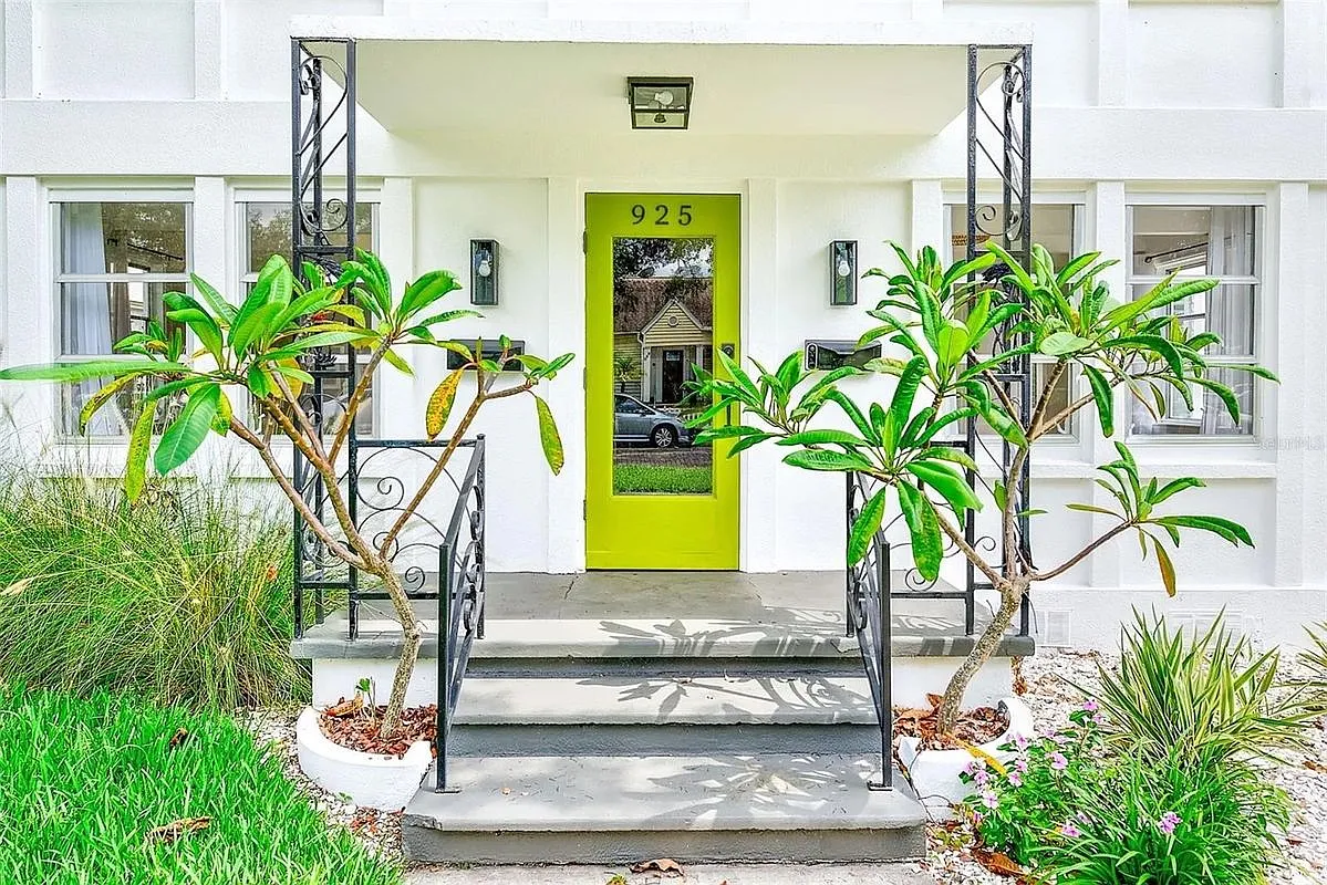 2 bed, 1.0 bath, 1131 sqft, $2,600 — Photo 1