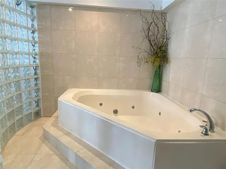 Park Plaza 4429 Ave Isla Verde #12 — Photo 15