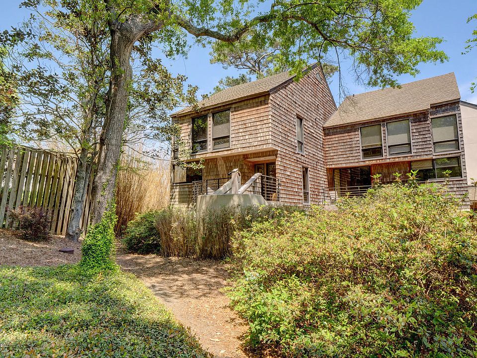 1st image of 315 Bradley Drive #1