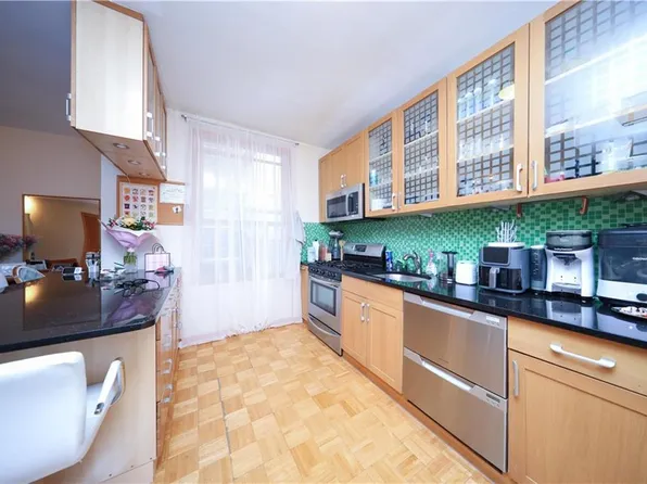 2391 East 3rd Street image 3 of 33