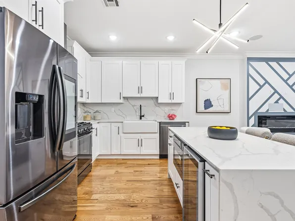 865 Summit Avenue image 7 of 38