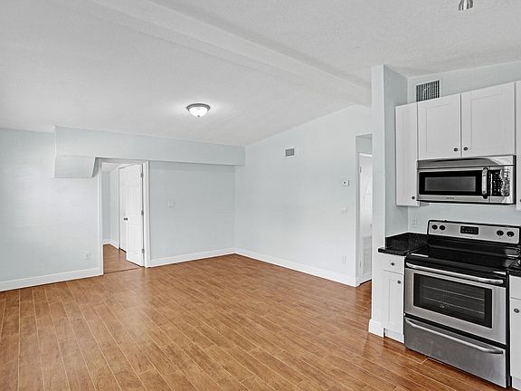 5th image of 319 Glen Arbor Terrace