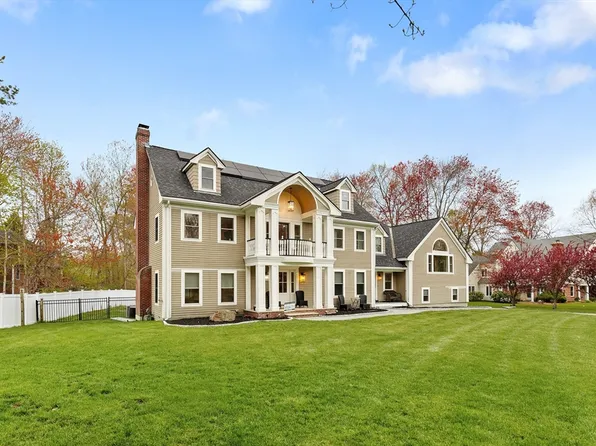4 Fairway Dr, Andover, MA 01810