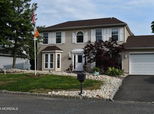 8 Lindner Ln, Howell, NJ 07731