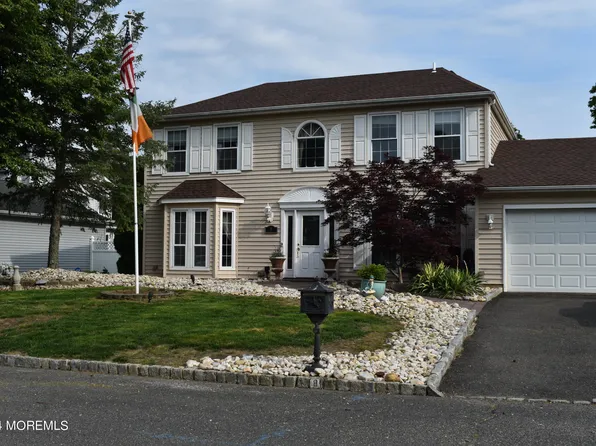 8 Lindner Lane, Howell, NJ 07731