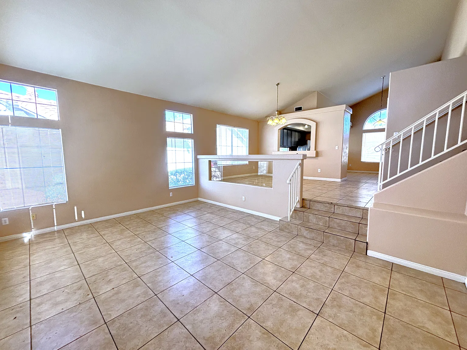 4 bed, 2213 sqft, $2,400 — Photo 2