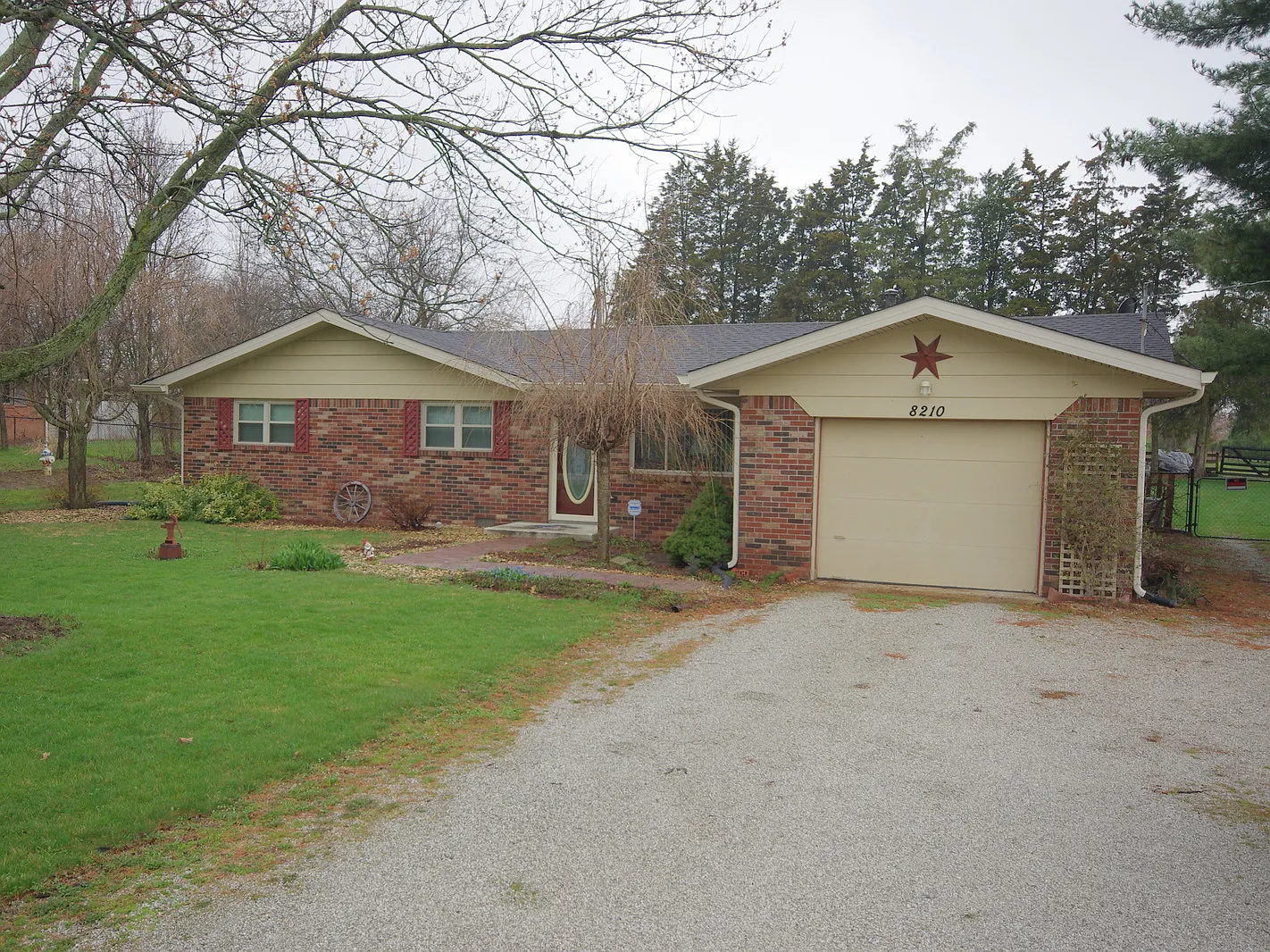 8210 S Franklin Rd photo 1