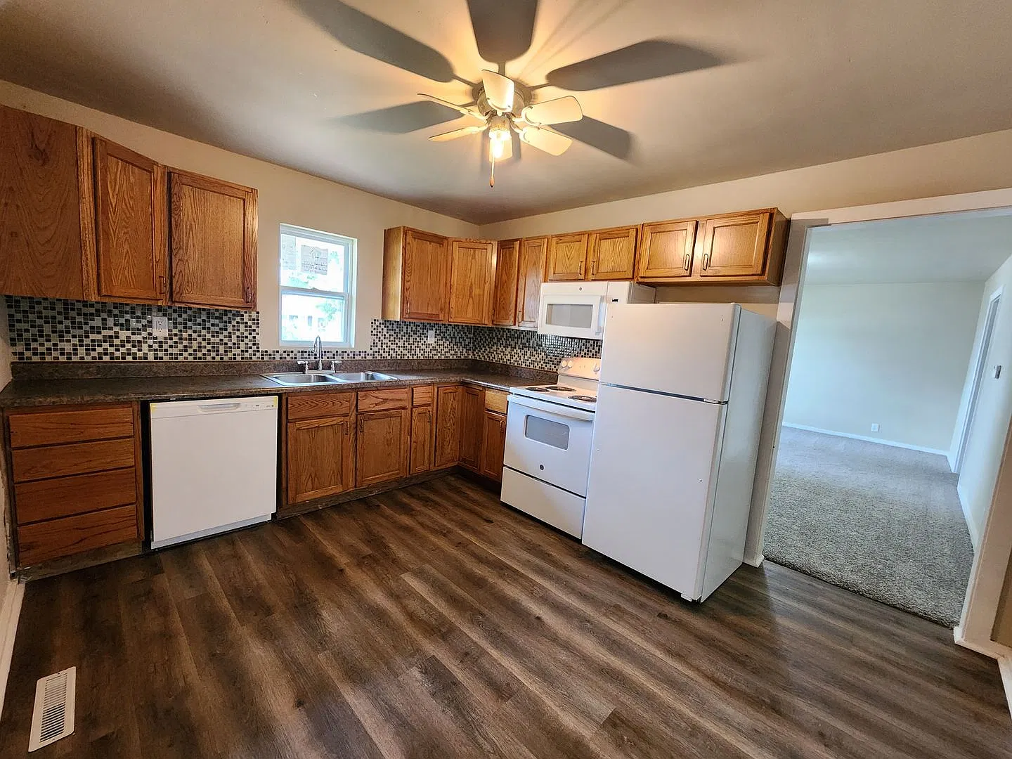 3 bedroom 1 bath home — Photo 2