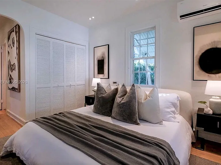 1305 Alhambra Cir — Photo 39
