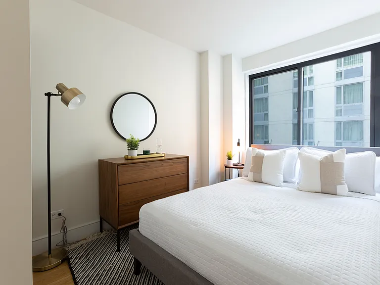230 E 44th St #3P — Photo 6