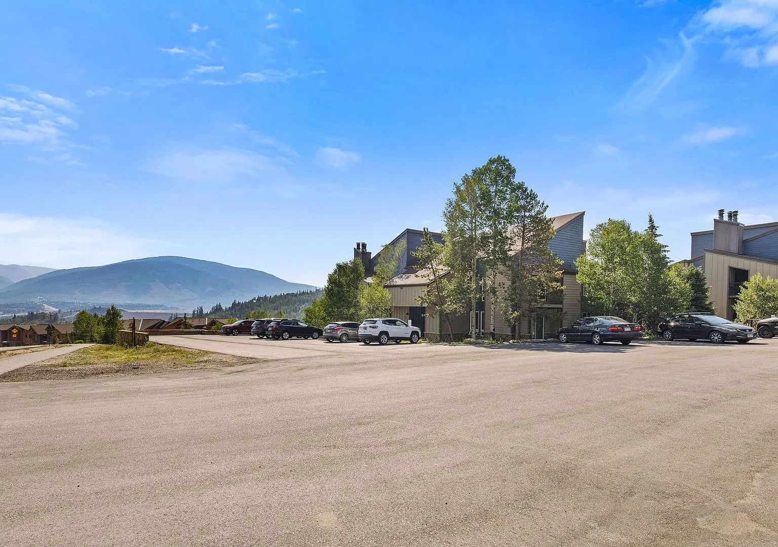 Spacious 3BR/2BA Silverthorne Condo Prime Mountain Location — Photo 3
