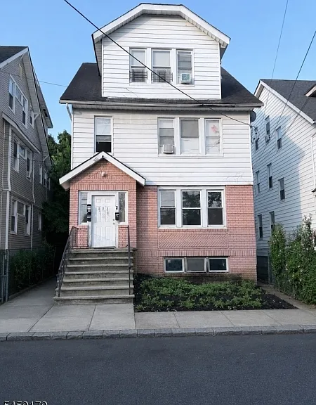 123 University Pl #1 — Photo 1