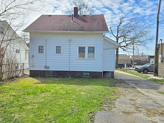 5th image of 18623 Renwood Ave