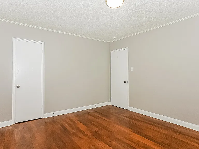 1615156_026_bedroom_13051143.jpg