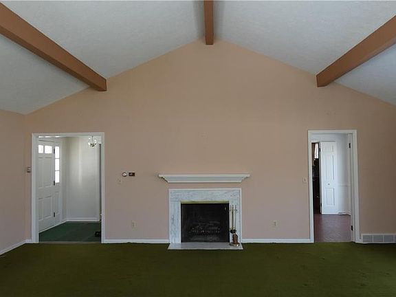 4th image of 150 Lakeview Ln