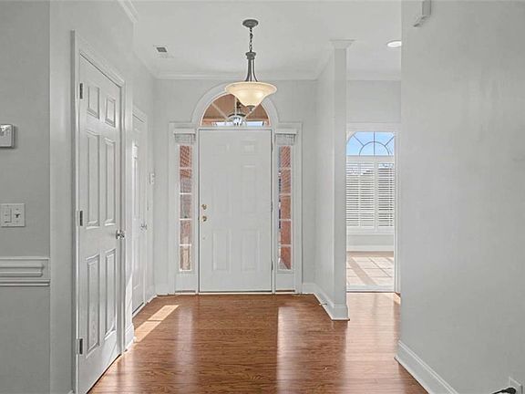 2nd image of 114 Vinings Way SE