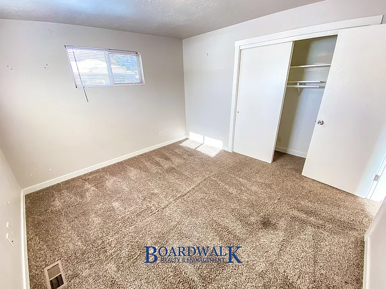 325 E Baird Cir — Photo 12