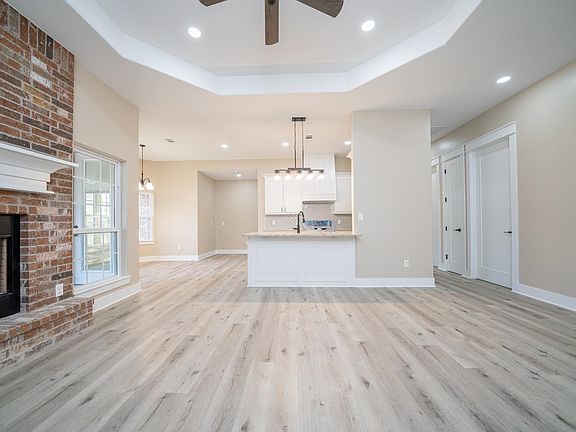 4th image of 601 Butane St