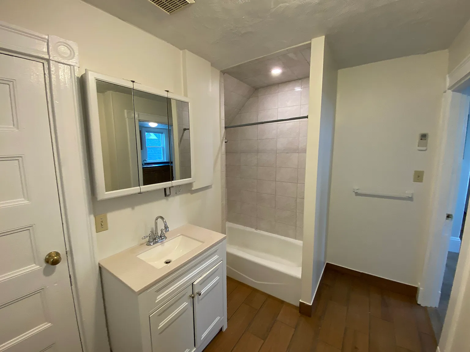 3 bed, 1.5 bath, 1268 sqft, $2,935 — Photo 4
