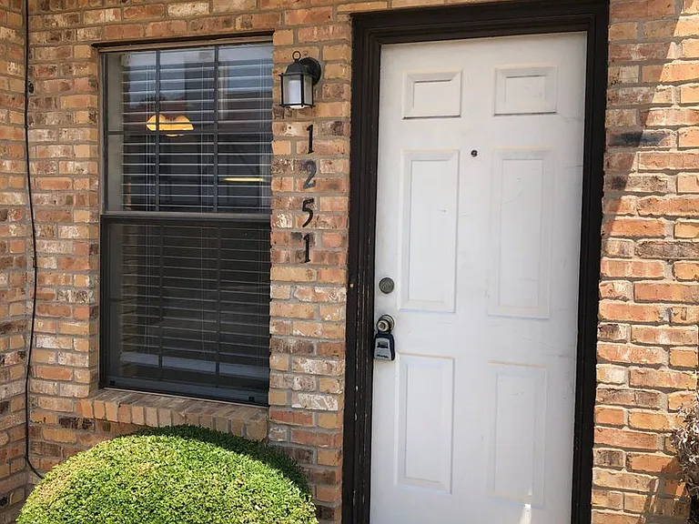 1251 Dallas Dr — Photo 1