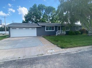 129 W 16th St, Imperial, NE 69033