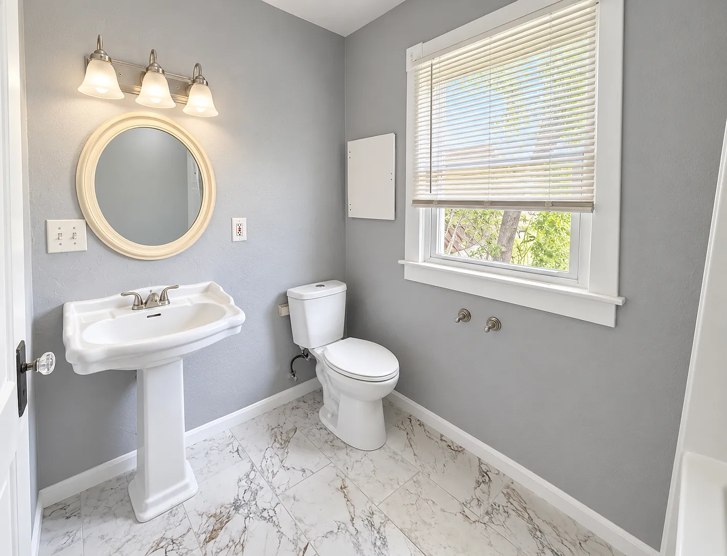 3 bed, 1.5 bath, 1400 sqft, $1,800 — Photo 3