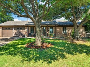 3829 Sagebrush Rd, Benbrook, TX 76116