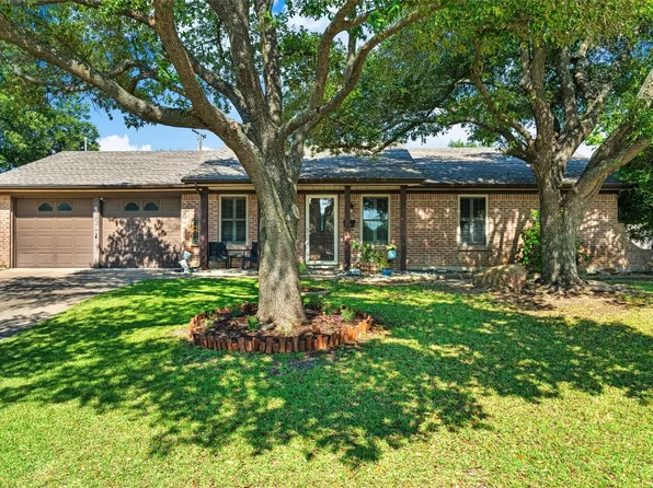 3829 Sagebrush Rd, Benbrook, TX 76116