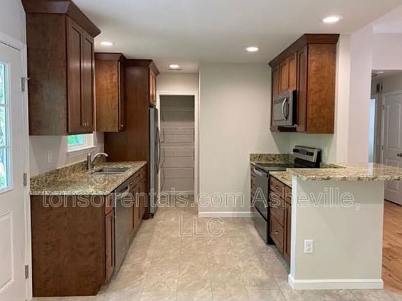 5th image of 31 John Halford Ct