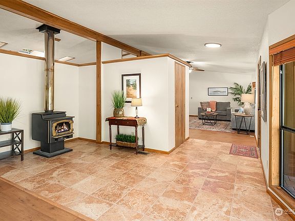 4th image of 13407 322nd Avenue NE