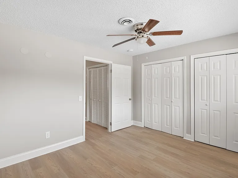 Colonial Pointe Apartments — Photo 10