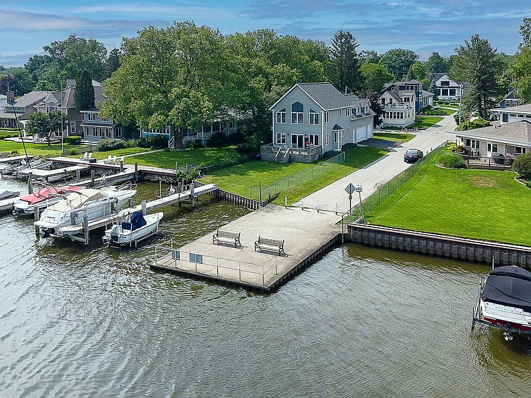 1190 Lakeview Dr — Photo 25