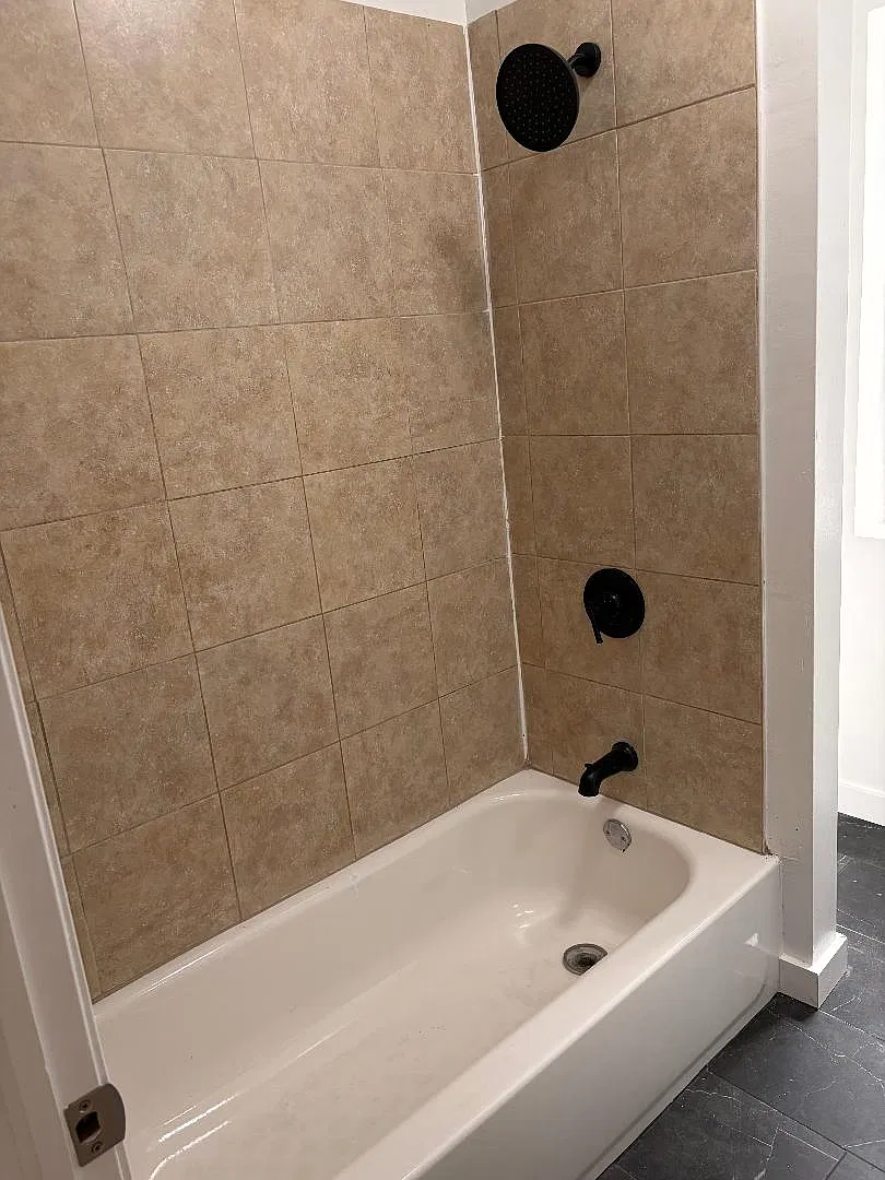 3 bed, 1200 sqft, $2,100 — Photo 3
