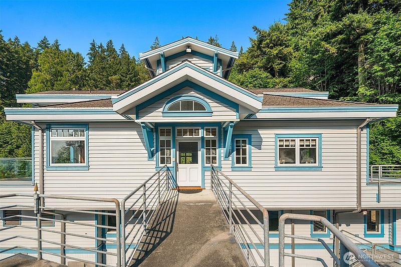 5th image of 16075 Crescent Drive SW