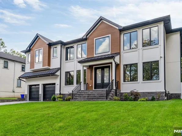 391 Harrison St, Paramus, NJ 07652