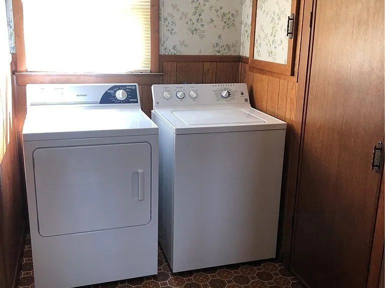 708 Schuyler St — Photo 15