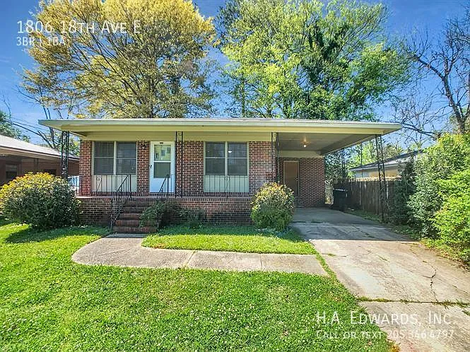 1806 18th Ave E photo 1