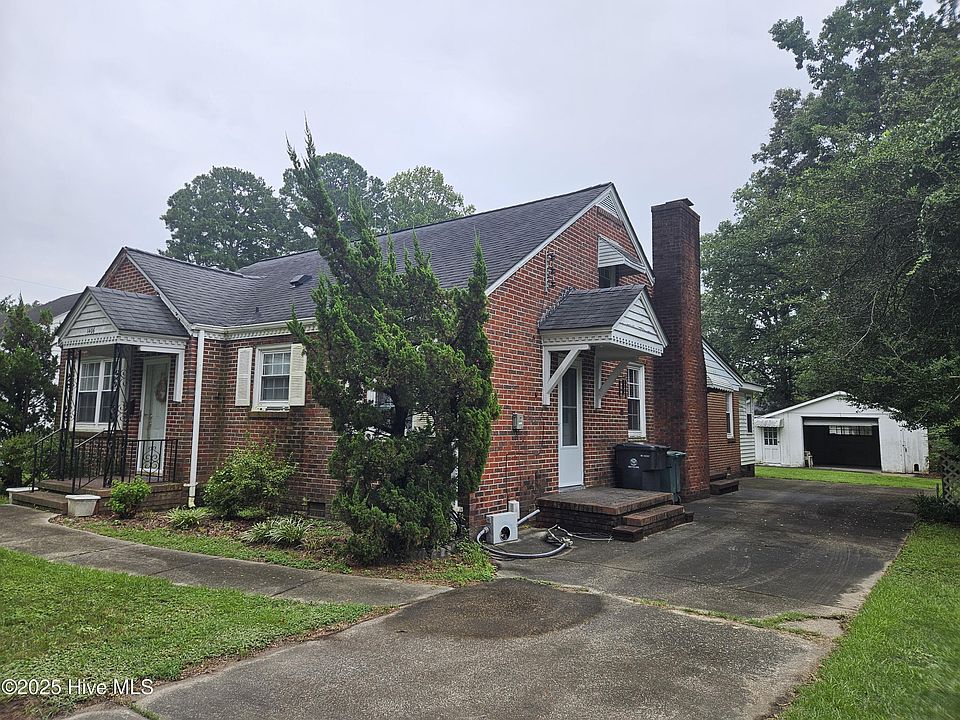 2nd image of 1406 E Holly Street