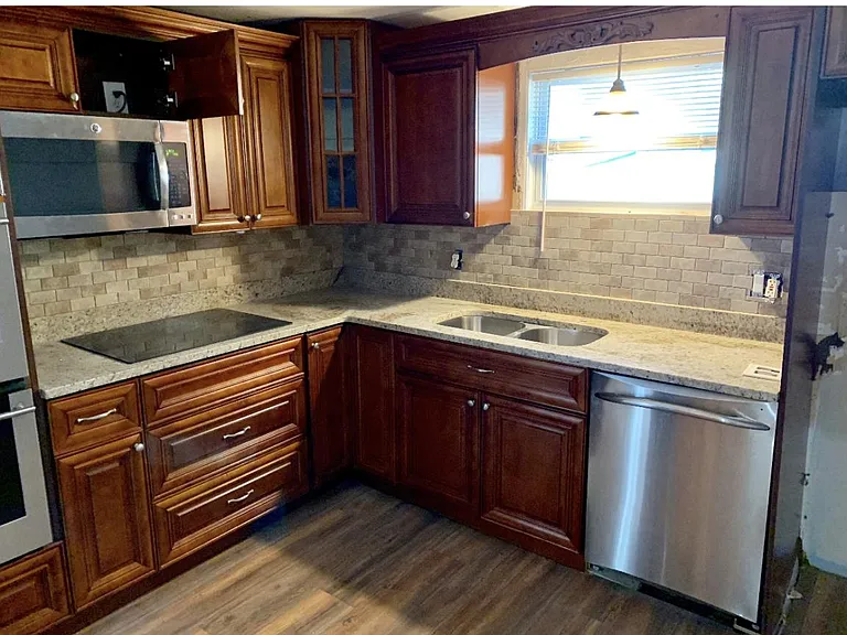 504 Belmont St — Photo 3