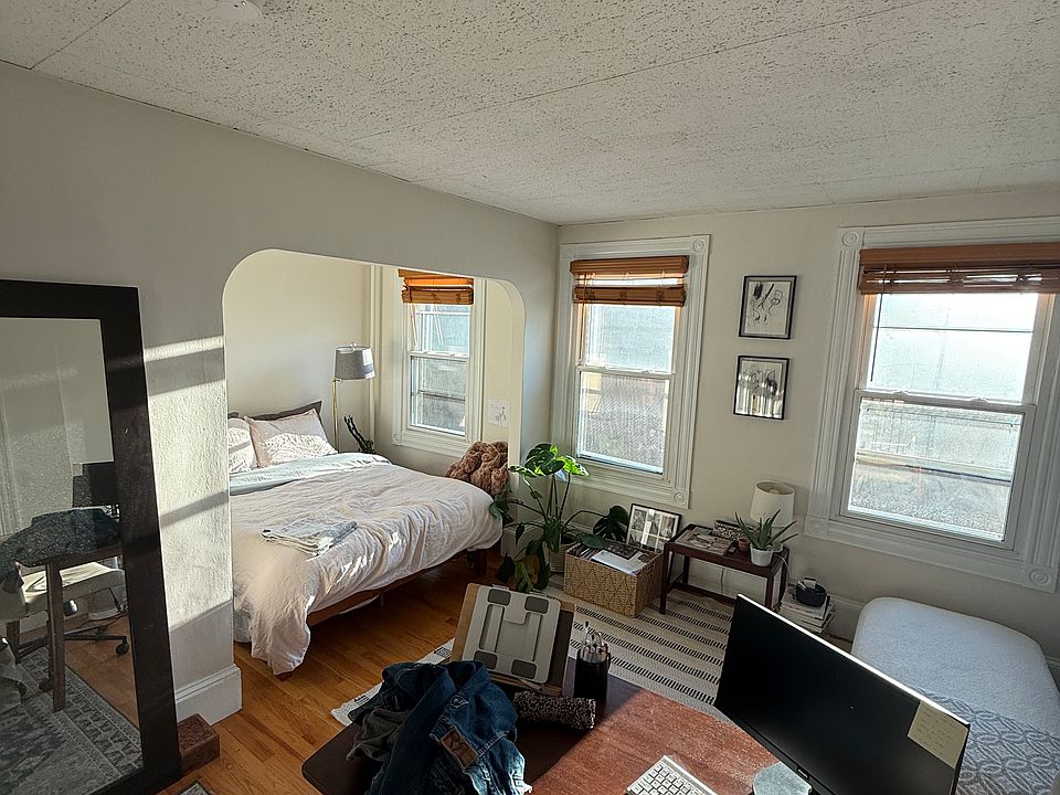 1st image of 32 Irving St APT 4