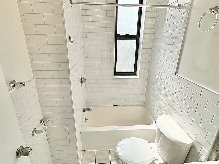 352 W 15th St #301 — Photo 17