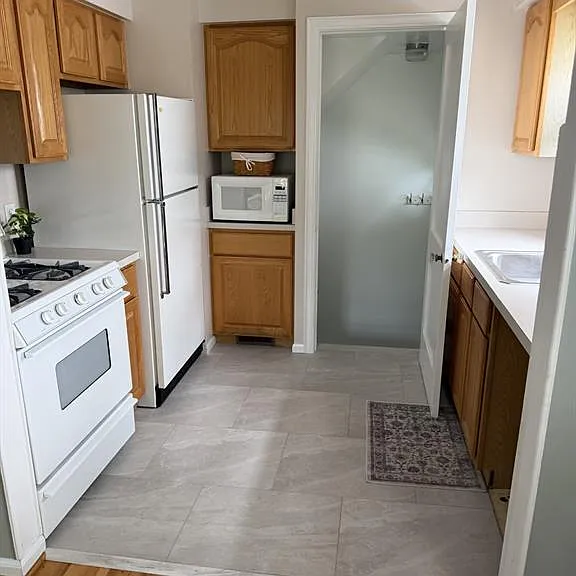 20728 Carlysle St — Photo 4